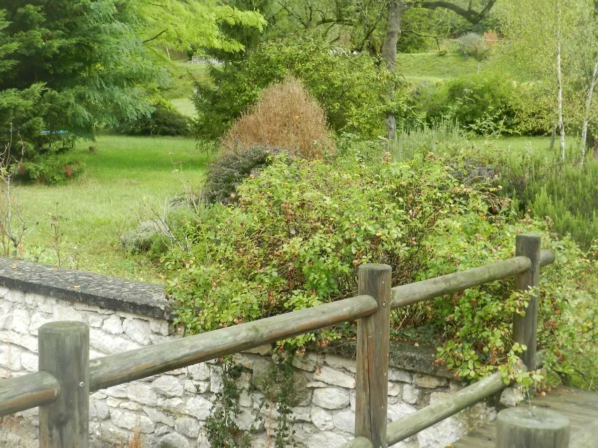 Hébergement de vacances Gîte des Sapins Roses Montaigu-de-Quercy France